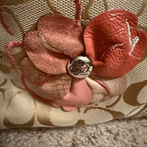 Coach Signature Print Shoulder Bag w Pink Flowers - Picture 5 of 7